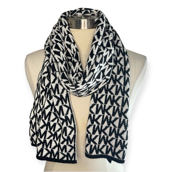 ❄️3/$20 MICHAEL KORS Logo Scarf in Black & White - Picture 4 of 6